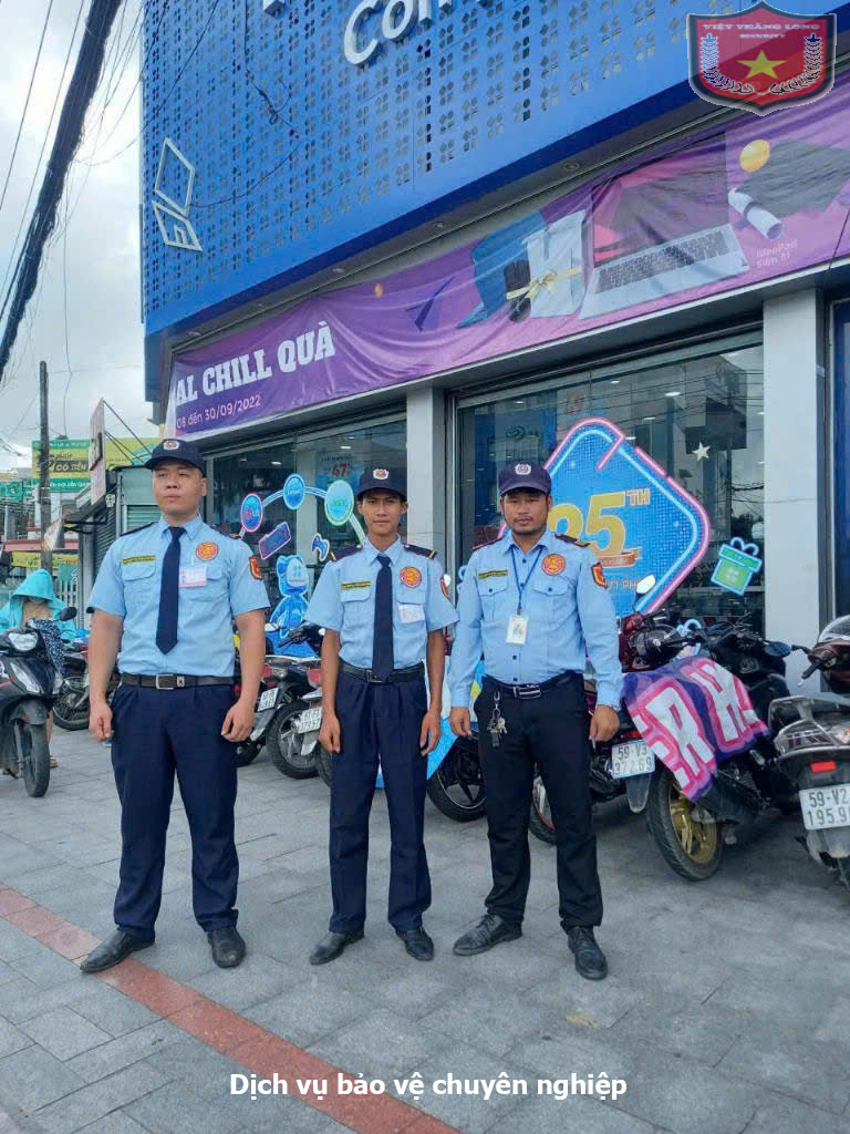 Bảo vệ cửa hàng tiện lợi 24h