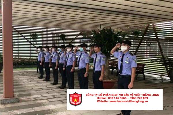 Nhân viên bảo vệ cần trang bị những gì khi làm nhiệm vụ